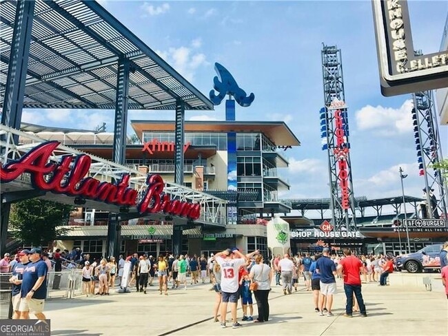 Building Photo - 1028 Riverbend Club Dr SE