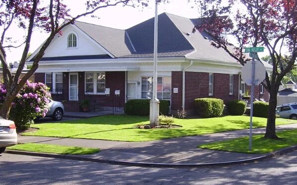 Apt #1 on the left - 5830 S Kelly Ave