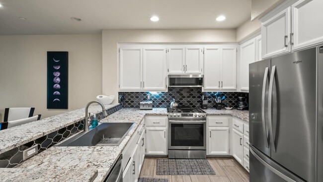 Building Photo - 2862 Pearblossom Dr