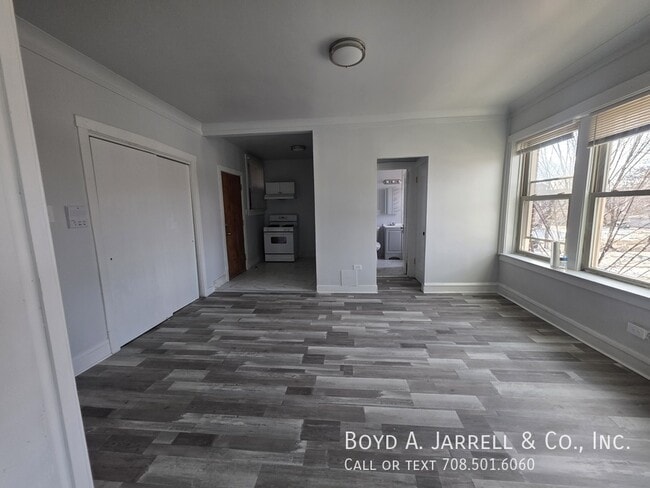 Building Photo - 10855 S Vernon Ave