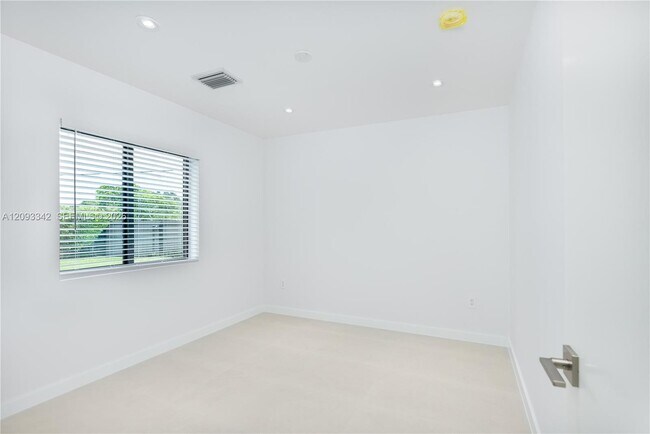 Building Photo - 1801 NE 173rd St