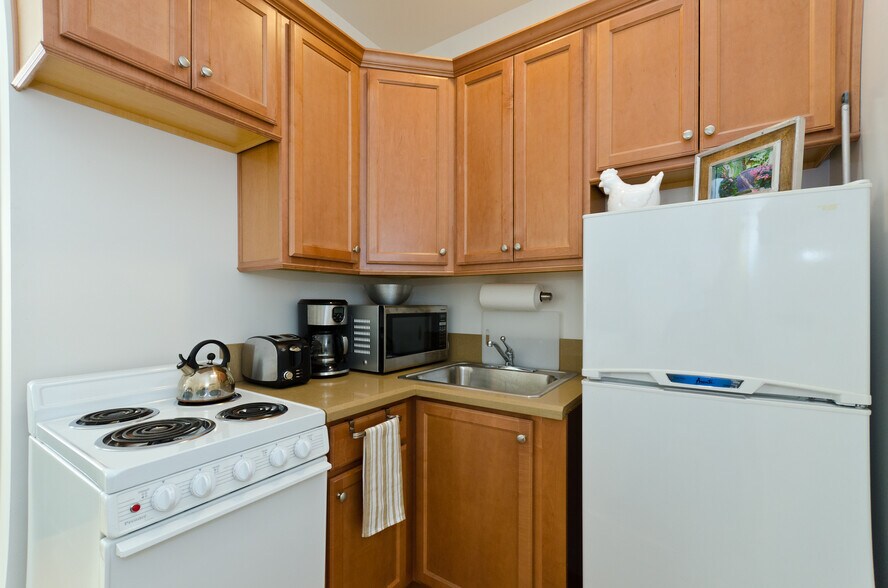 Building Photo - 202 Bicknell Ave