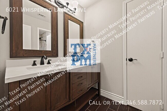 Building Photo - 6021 Whispering Lakes Dr