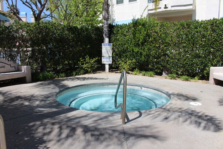 Spa - 415 Townsquare Ln