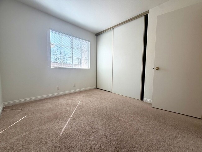 Building Photo - 3 Bedroom spacious home in Irvine (Northwood Glen)