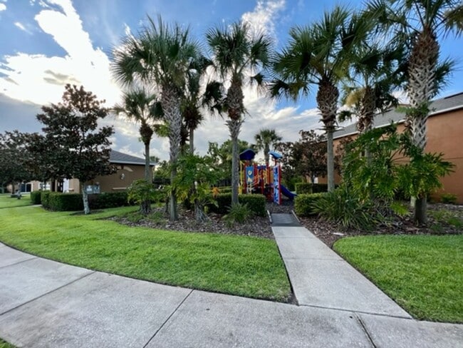 Building Photo - AVAILABLE NOW! Charming 2 Beds 2.5 Bath Townhome! 2 MASTER SUITES! Attached one car garage!! Extr...