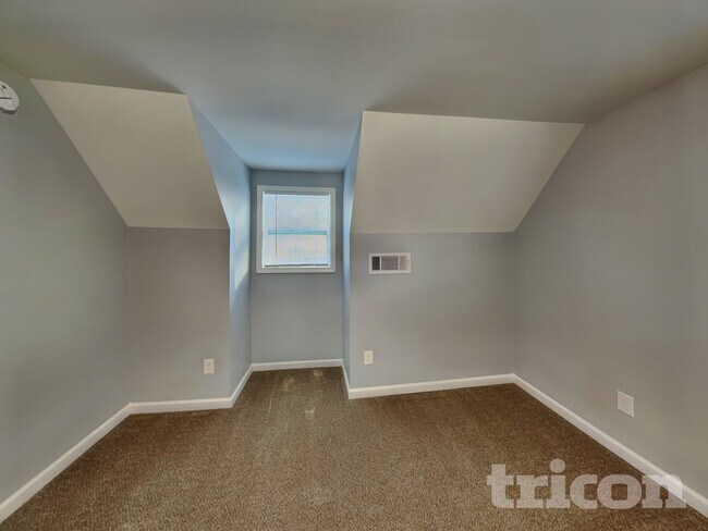 Building Photo - 2445 Hillboro Cir S W