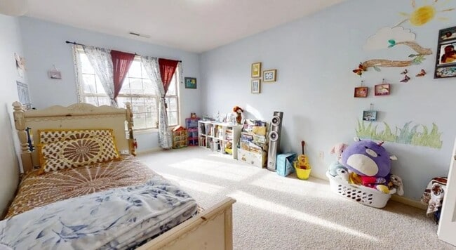 Building Photo - 206 Gentian St