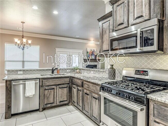 Building Photo - 16012 Redstem Wy