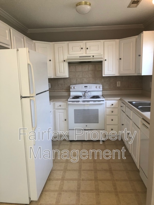 Building Photo - 2508 Lilymount Dr