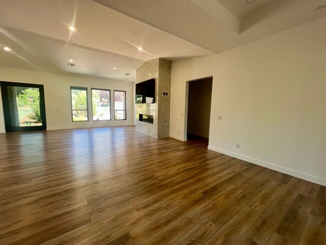Building Photo - 485 Windsong Dr