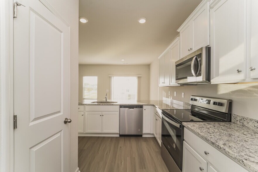 Building Photo - 8005 Moose Crk Dr