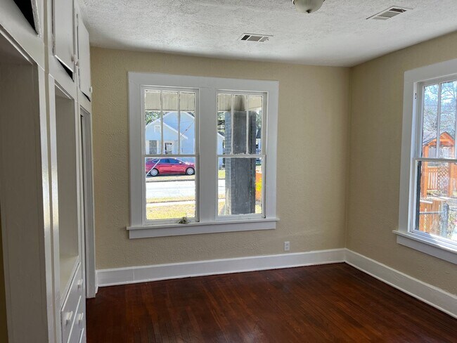 Building Photo - **ON HOLD**Total Electric**4 Bedroom / 2 B...