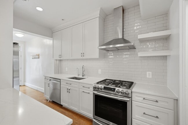 Building Photo - Glover Park Townhome | 4 Bed | 3.5 Bath | 2,500 Sf | Large Front Porch & Fenced-In Backyard w/ Deck