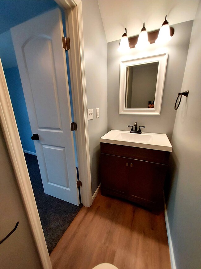 Upper Half Bath - 383 Hawthorne St