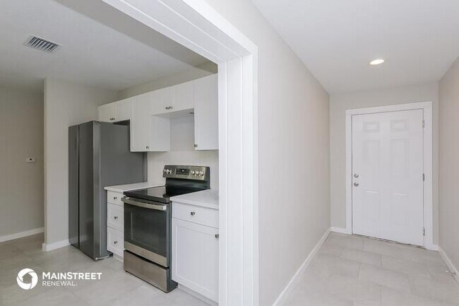 Building Photo - 1008 E Linebaugh Ave.