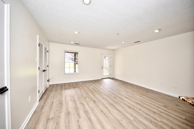 Building Photo - Modern Comfort Meets Everyday Convenience in this Stunning Forest Hill Townhome with 3 Beds & 3.5...