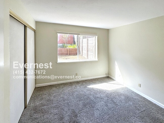 Building Photo - Spacious 2-Bed, 2-Bath Single-Family Home ...