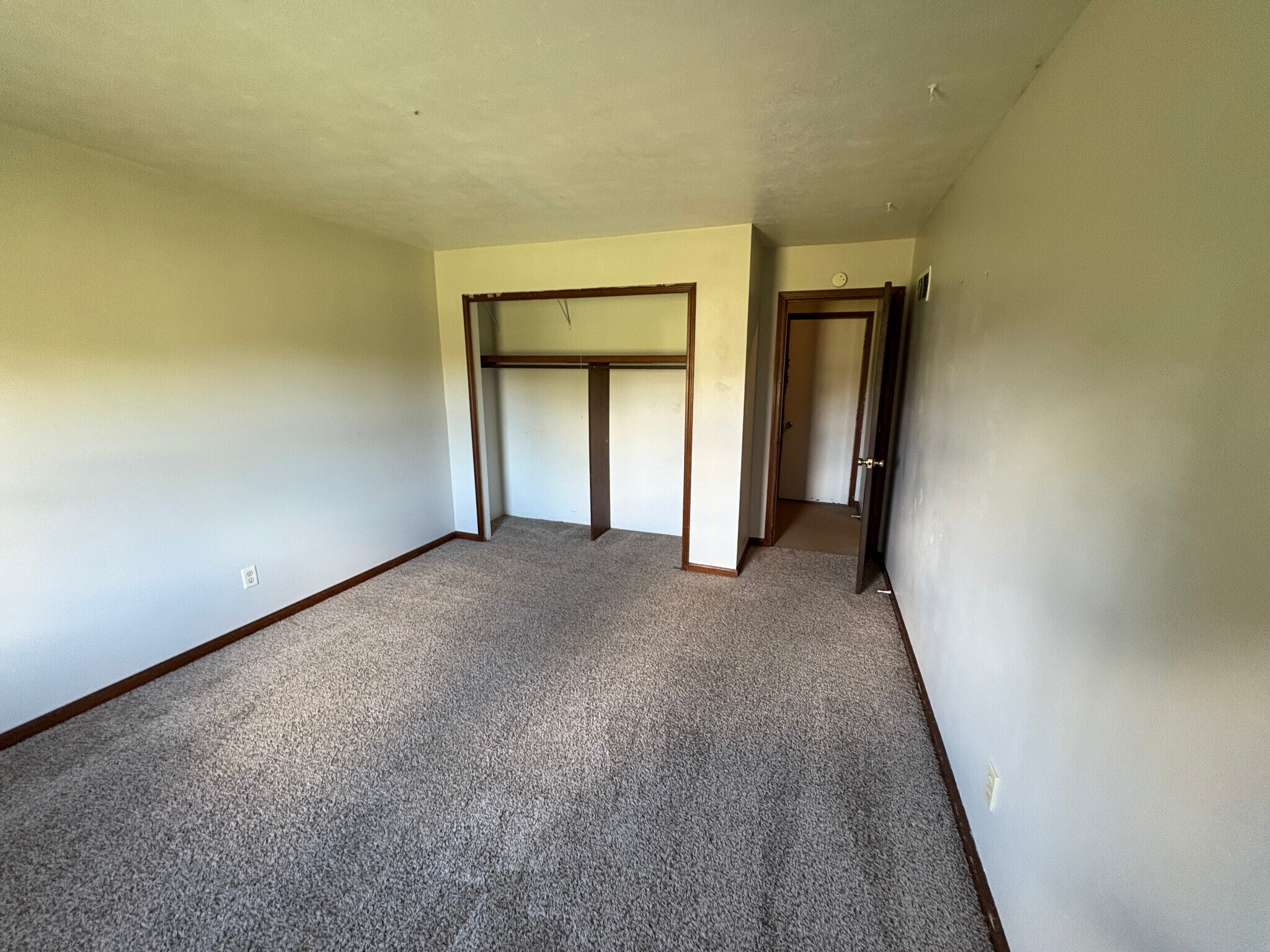 Building Photo - 418 S Silverwood Ln