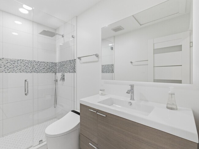 Building Photo - 2210 NE 3rd Ave