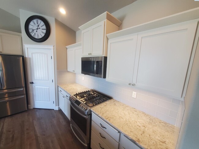 Building Photo - FOR RENT: West Pasco with heated inground ...