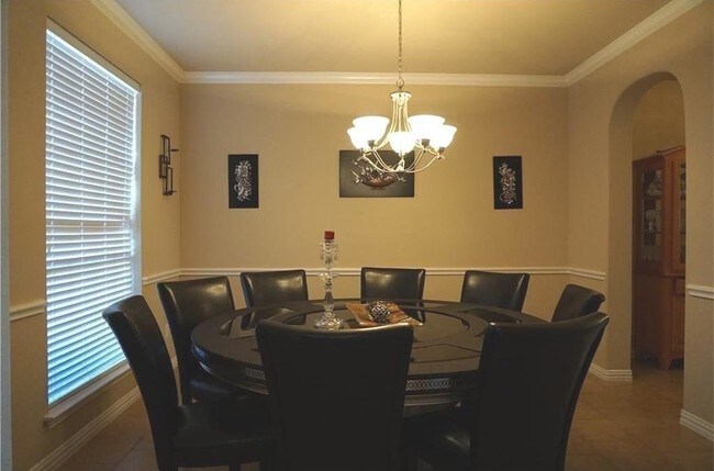 Building Photo - 1019 Amesbury Dr