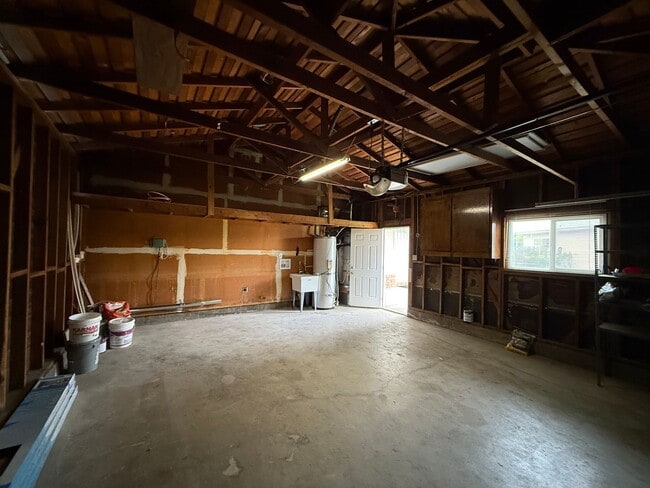 Building Photo - 3 bedroom single story in Manteca!