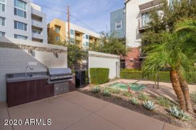 Building Photo - Apply Here www.realty480pm.appfolio.com/listings