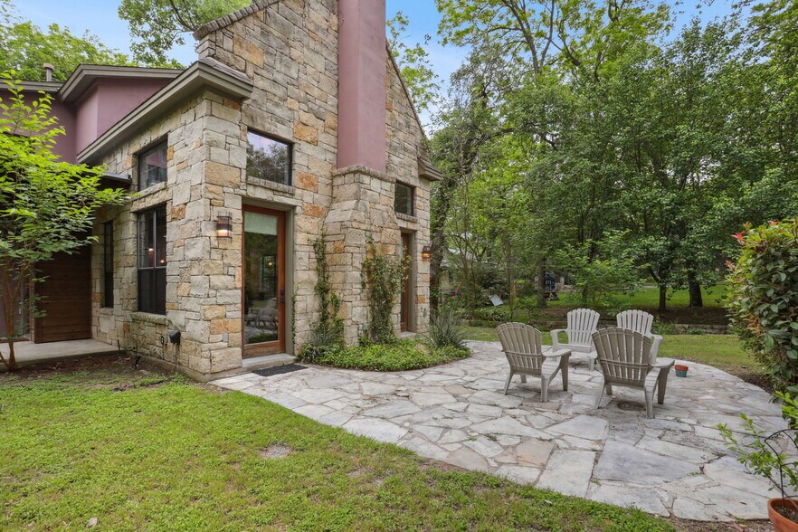Building Photo - 2309 Kinney Rd