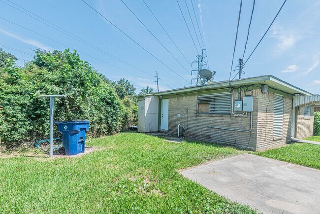 Building Photo - 128 N Washington St