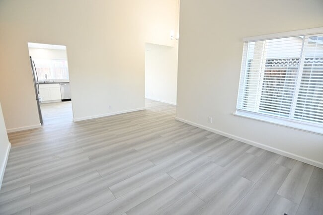 Building Photo - Beautiful 4-Bedroom, 2-bath, fully remodeled home in a prime location. Won’t Last Long!