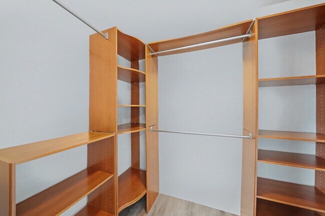 Building Photo - 5772 Ceylon St