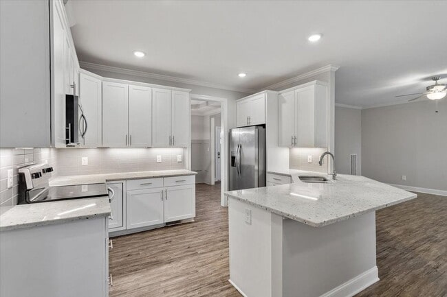 Building Photo - Charming 4 Bed, 3Bath in Clayton, NC