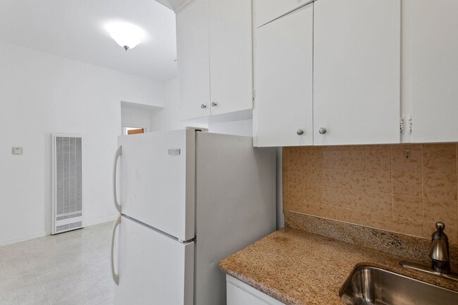 Building Photo - 546 Green St