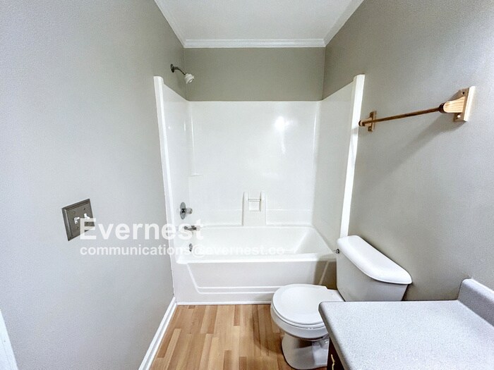 Building Photo - 902 Wildrose Ct