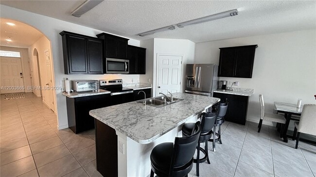 Building Photo - 2402 SE Gillette Ave