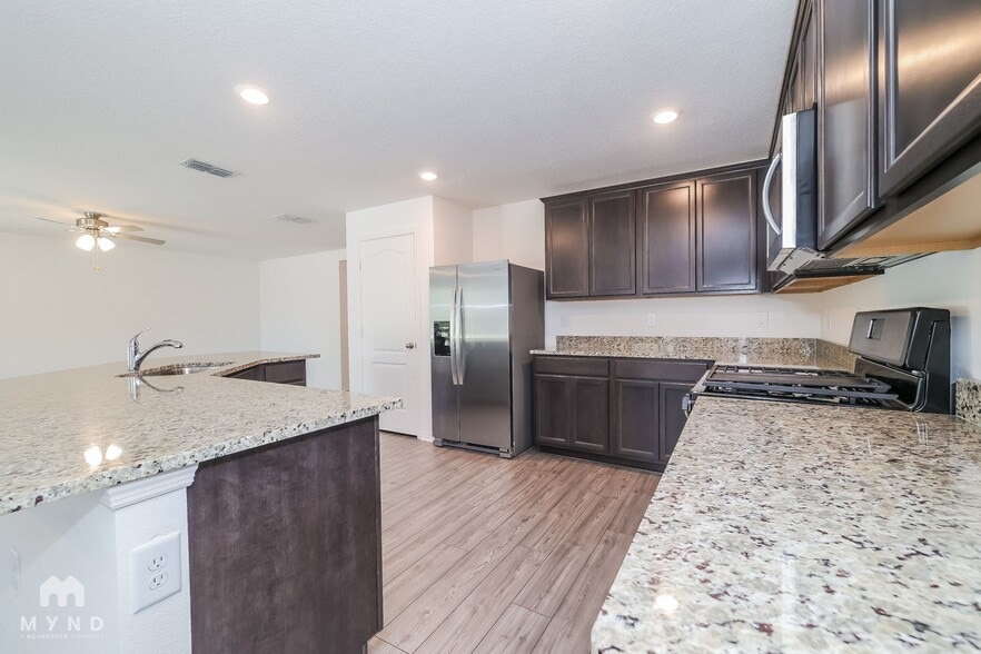 Building Photo - 393 Kensington View Dr