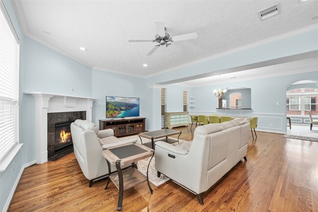 Building Photo - 3410 Skyline Village Dr