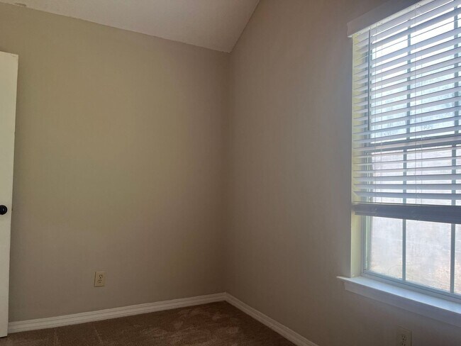 Building Photo - 600C