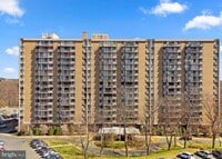 Building Photo - 6100 Westchester Park Dr