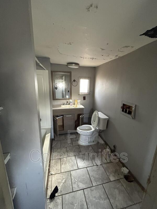 Building Photo - 20 Altamont Ridge Dr