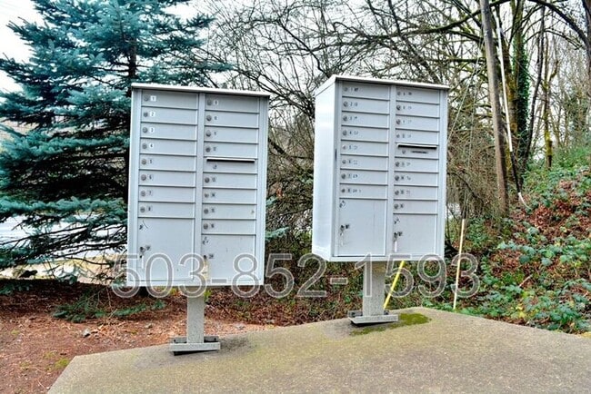 Building Photo - 3618 SW Beaverton Hillsdale Hwy