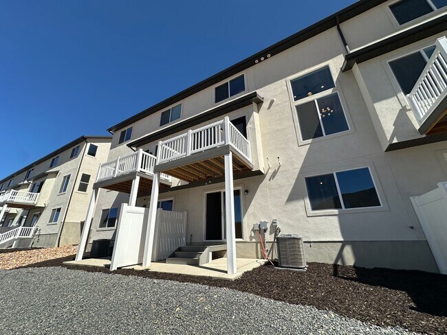 Building Photo - 5280 Acacia Dr