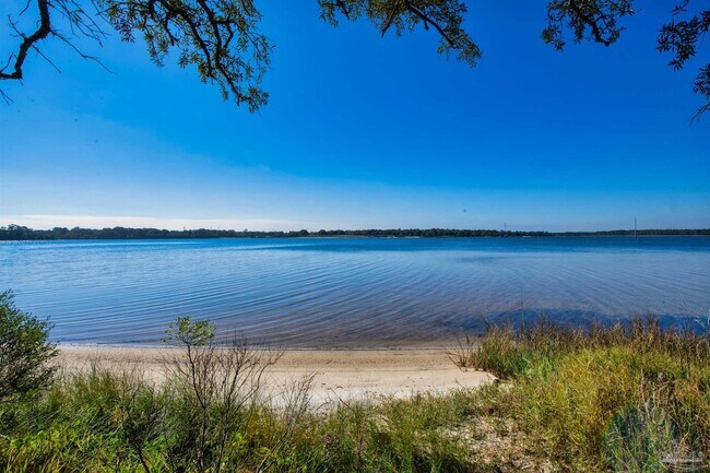 Building Photo - 303 SE Gilliland Rd