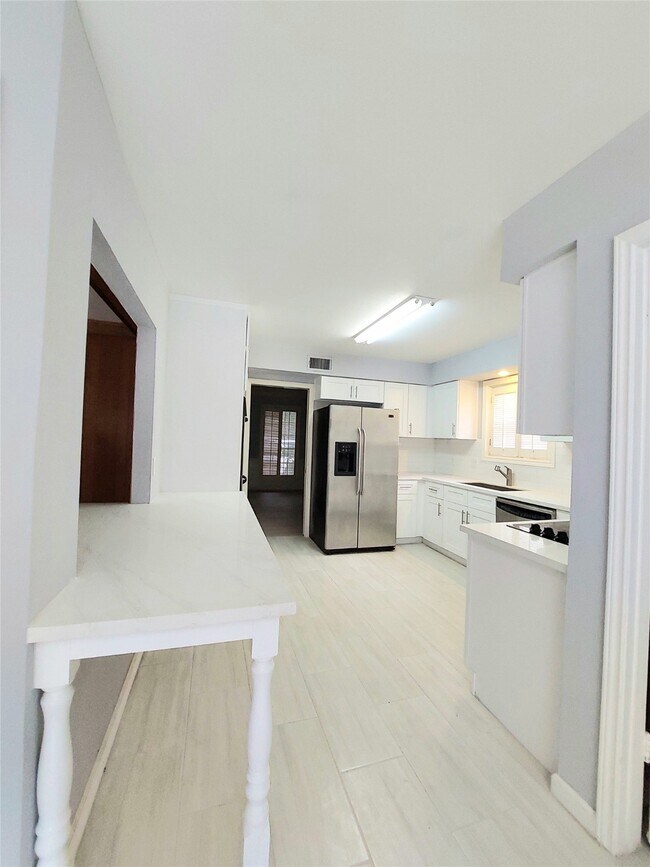 Building Photo - 7815 Small Leaf Cir