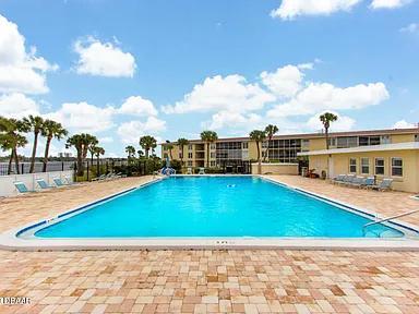 Building Photo - 719 S Beach St