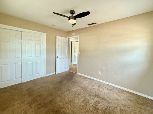 Building Photo - 2565 Granada Cir W