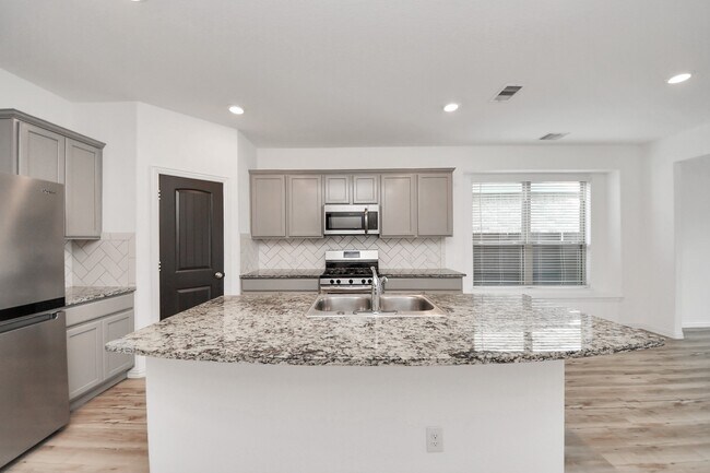 Building Photo - 20230 Creekdale Bend Dr