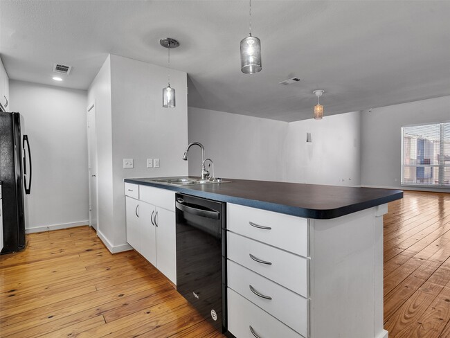 Building Photo - 6935 Yellowstone Way Dr