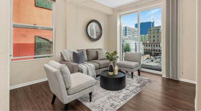 Building Photo - Fantastic Penthouse Unit Downtown Marina D...